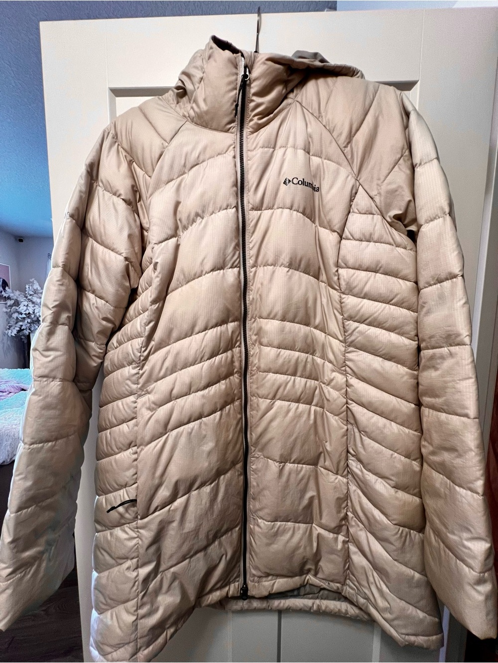 Columbia Women’s Hooded Insulated Long Jacket – XL Beige/Tan